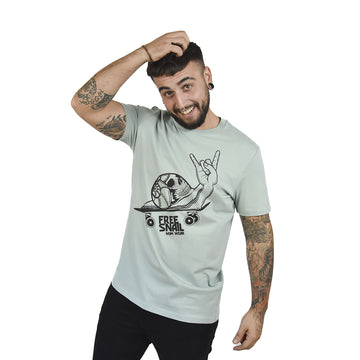 camiseta caracol skate con cuernos de num wear