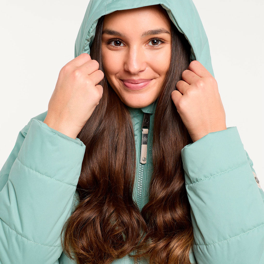 abrigo de mujer color turquesa largo e impermeable modelo Dizzie de Ragwear